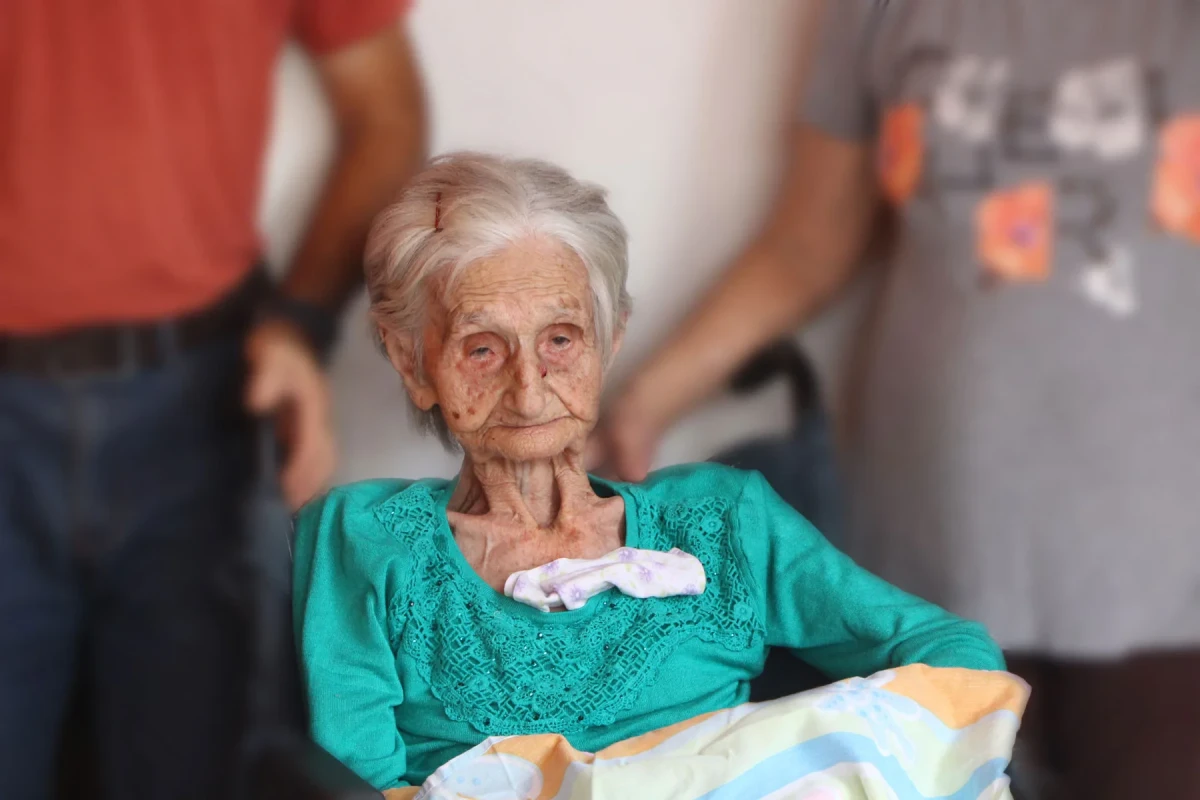 Alzira Schon dos Santos, pioneira centenária da comunidade Rio Batista em Pitanga